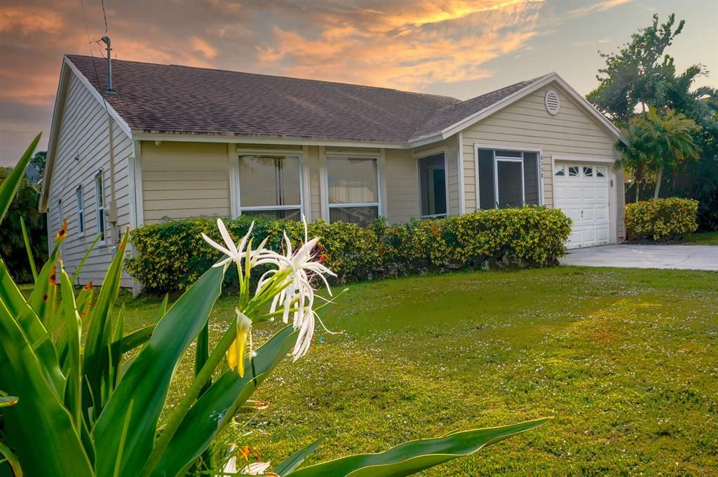 Photo of 6358 Barbara Street, Jupiter, FL 33458 (MLS # R10762884)