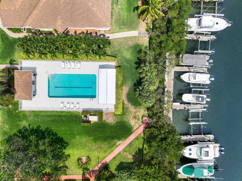 A home in Hutchinson Island