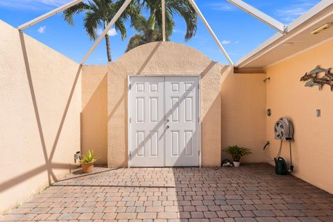 A home in Hutchinson Island