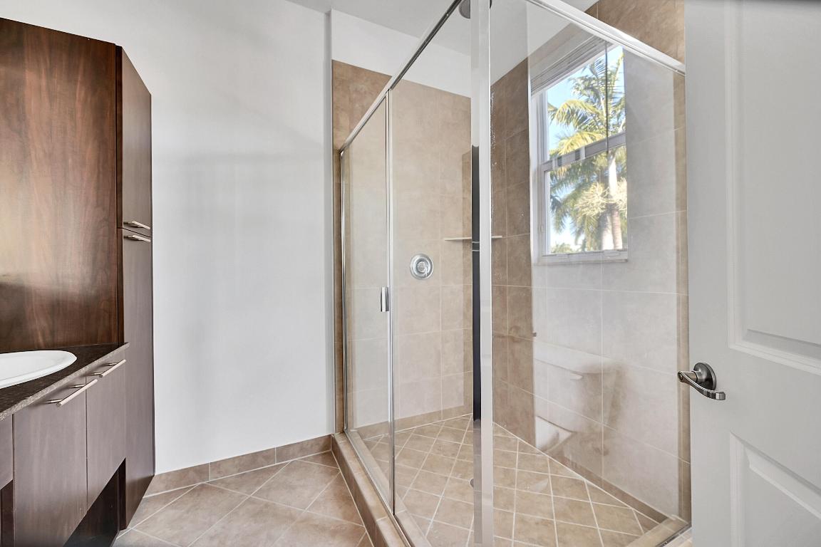 BLUE LAKE TOWNHOMES - Residential Lease