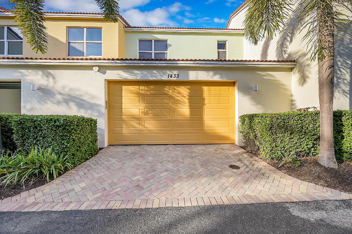 BLUE LAKE TOWNHOMES - Residential Lease