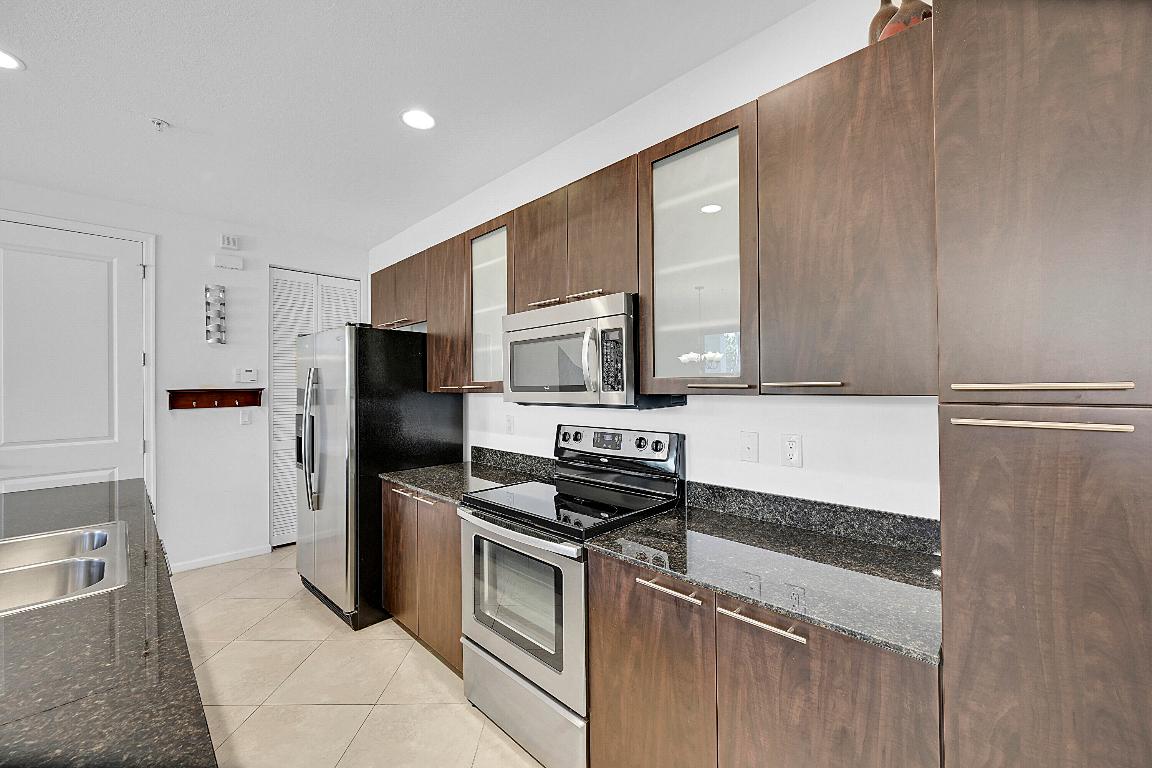 BLUE LAKE TOWNHOMES - Residential Lease