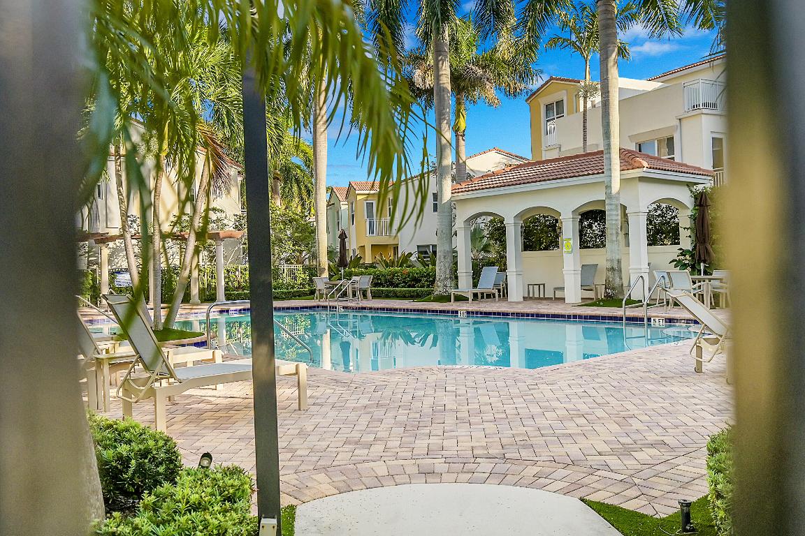 BLUE LAKE TOWNHOMES - Residential Lease