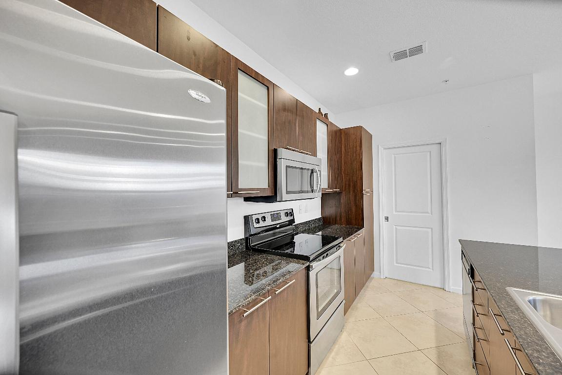 BLUE LAKE TOWNHOMES - Residential Lease