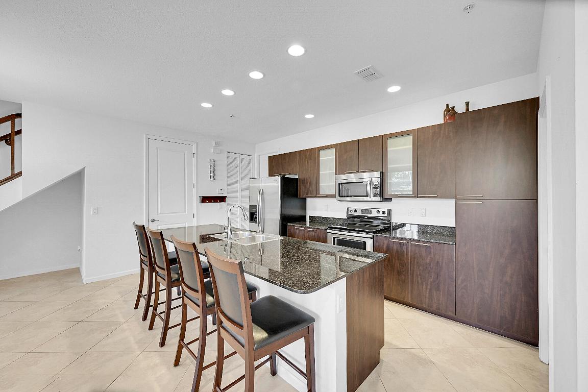 BLUE LAKE TOWNHOMES - Residential Lease