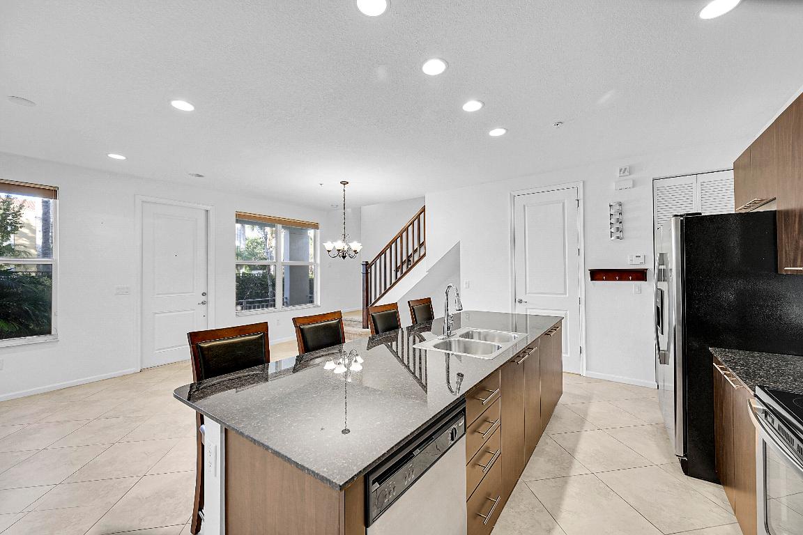 BLUE LAKE TOWNHOMES - Residential Lease