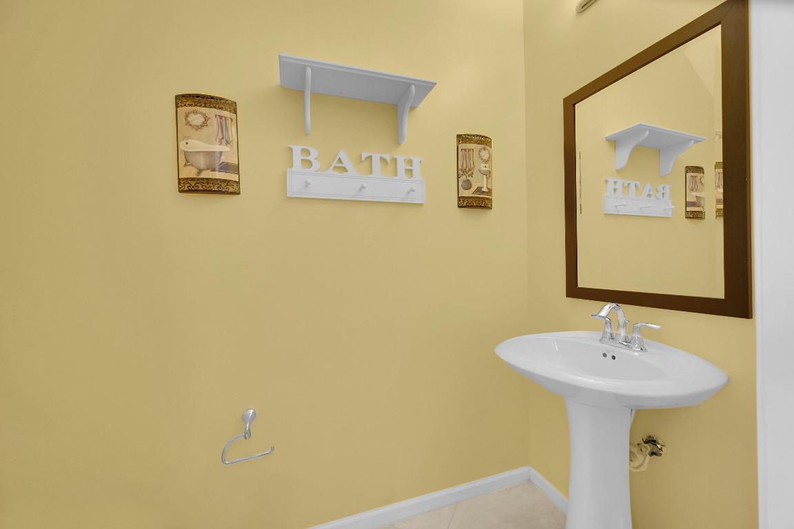 BLUE LAKE TOWNHOMES - Residential Lease