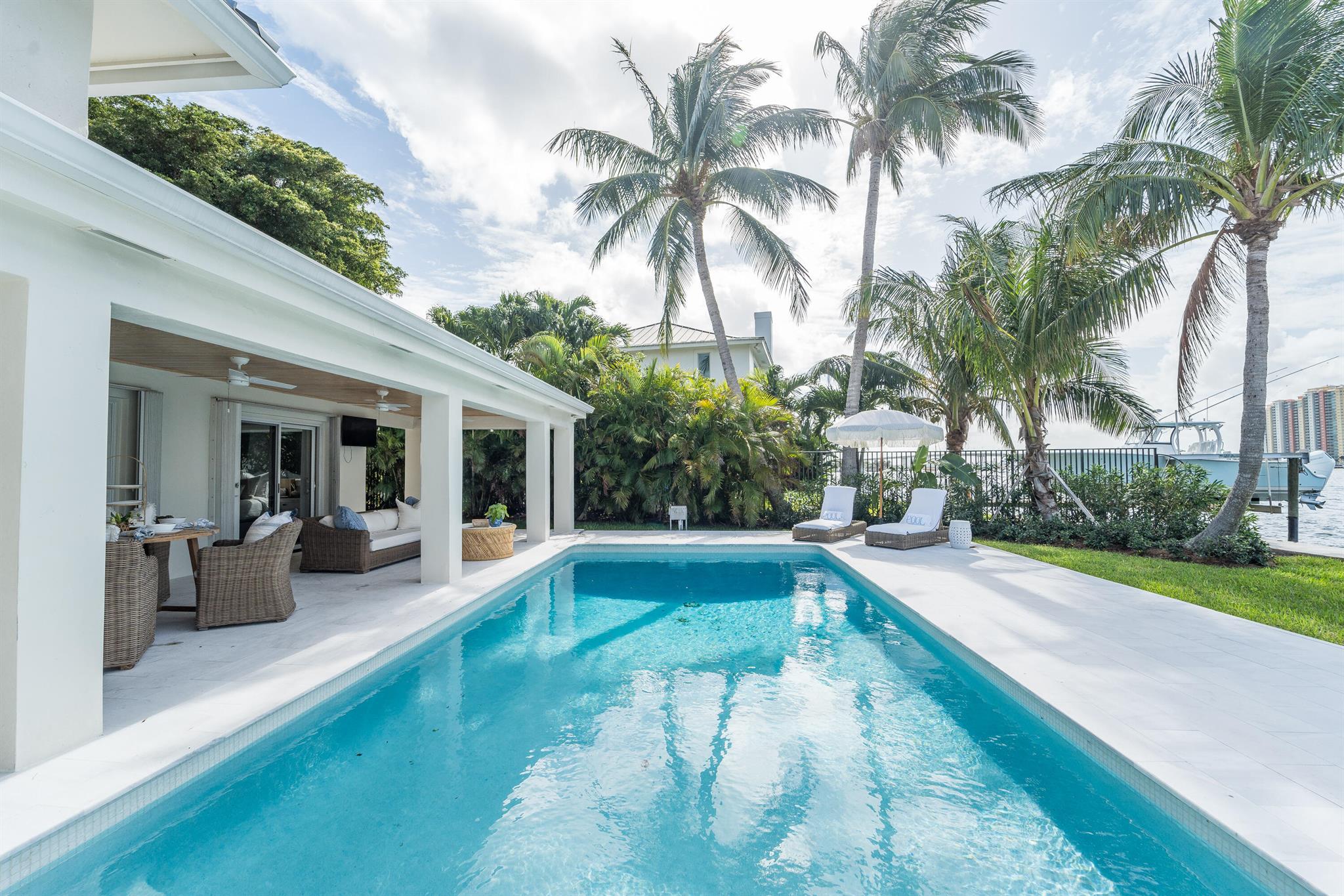 YACHT HARBOR MANOR - Residential