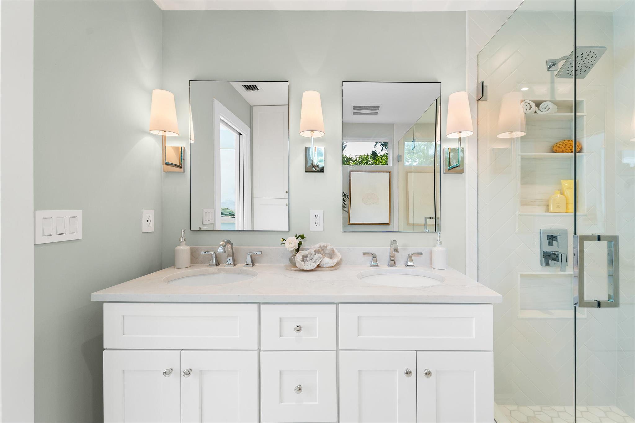 YACHT HARBOR MANOR - Residential