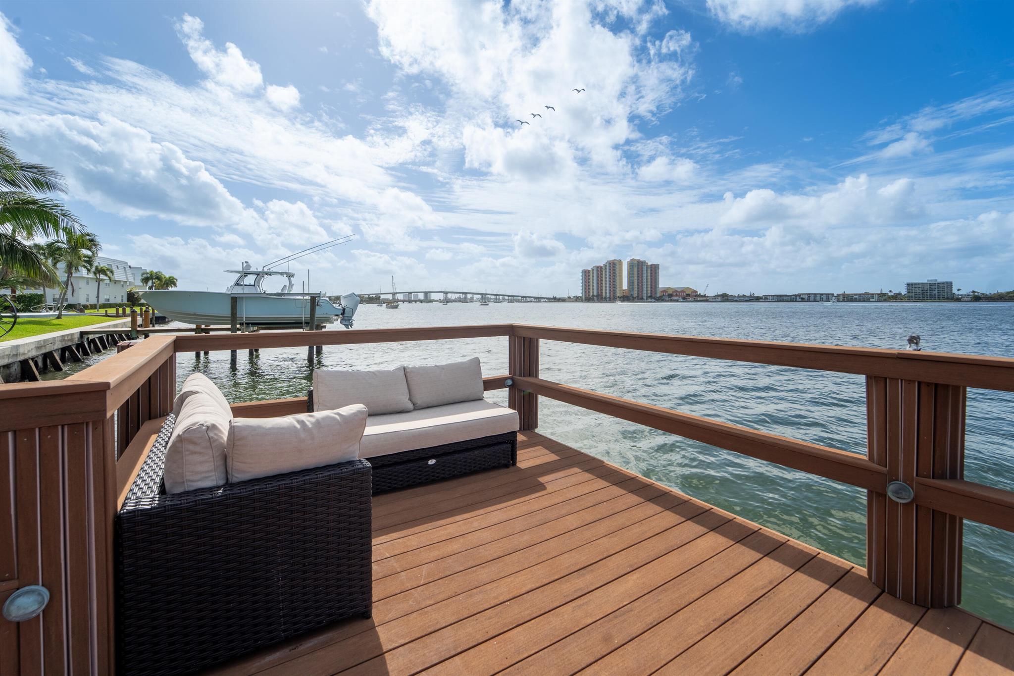 YACHT HARBOR MANOR - Residential