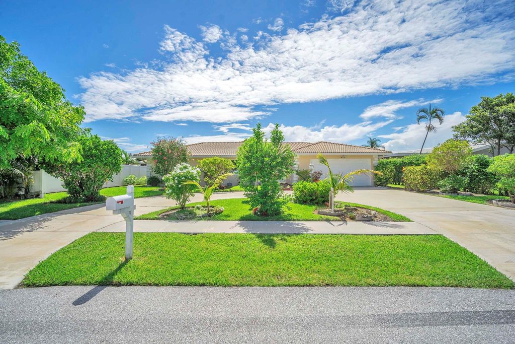 Photo of 1410 SW 2nd Street, Boynton Beach, FL 33435 (MLS # F10447942)