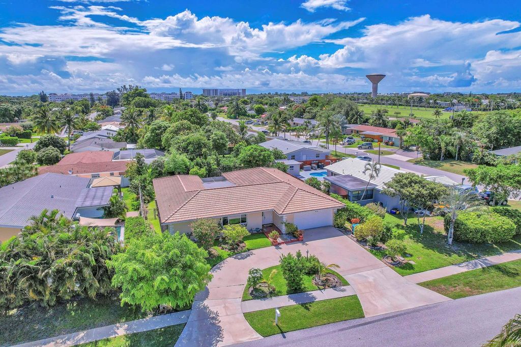 Photo of 1410 SW 2nd Street, Boynton Beach, FL 33435 (MLS # F10447942)