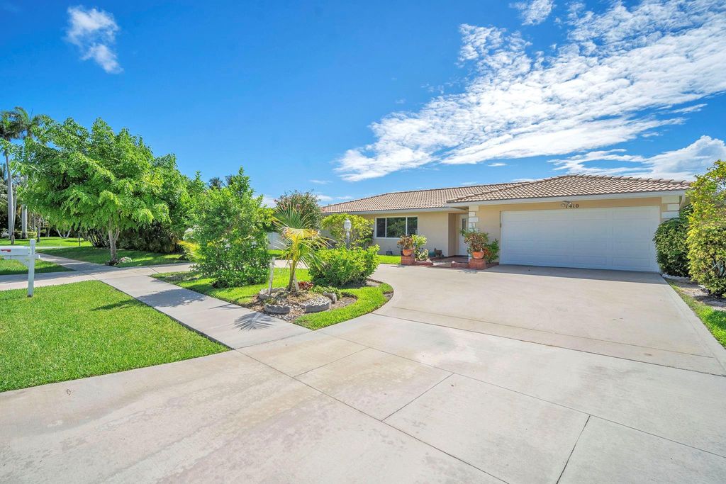 Photo of 1410 SW 2nd Street, Boynton Beach, FL 33435 (MLS # F10447942)