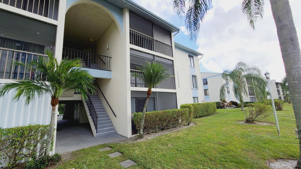 Photo of 1109 Green Pine Boulevard #B2, West Palm Beach, FL 33409 (MLS # R11160344)