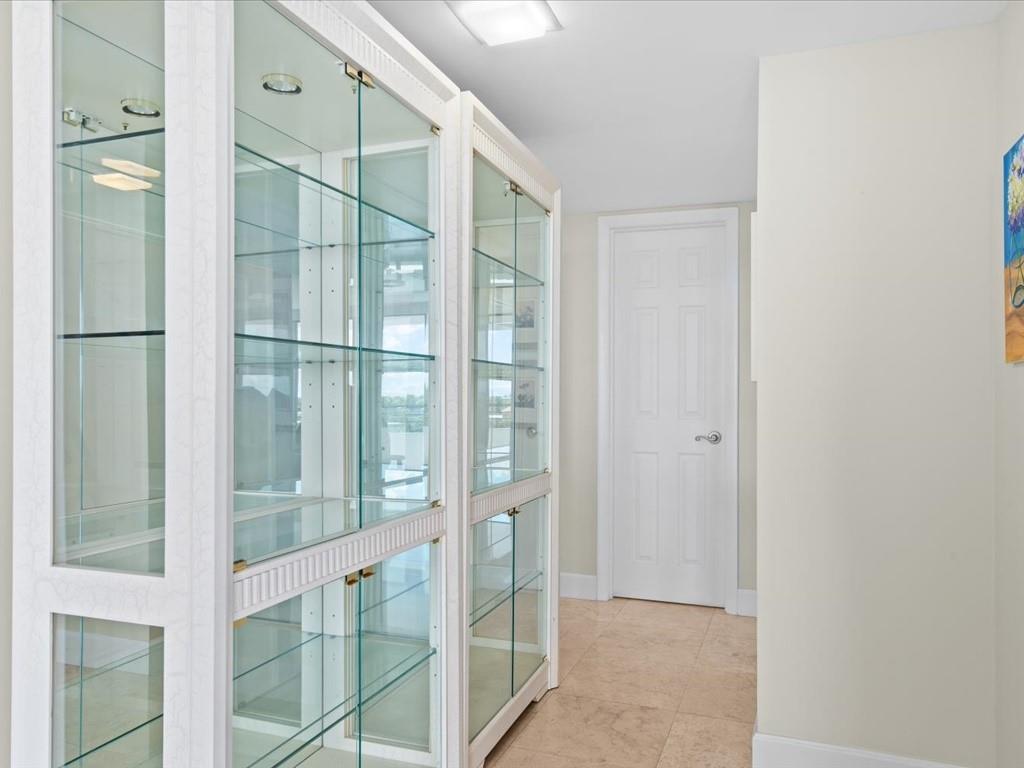 MAYFAIR HOUSE CONDO - Residential