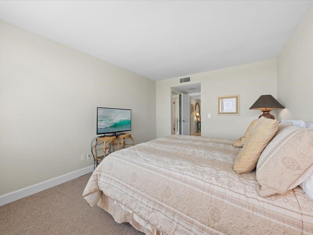 MAYFAIR HOUSE CONDO - Residential
