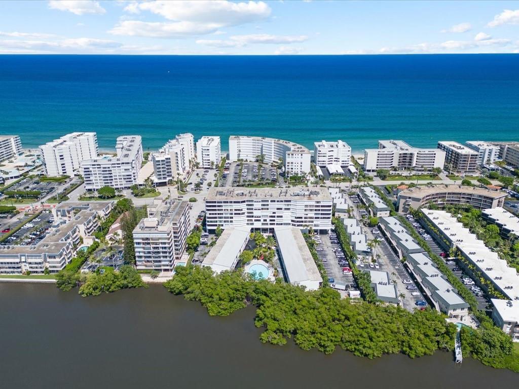 MAYFAIR HOUSE CONDO - Residential