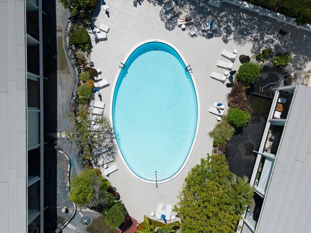 MAYFAIR HOUSE CONDO - Residential