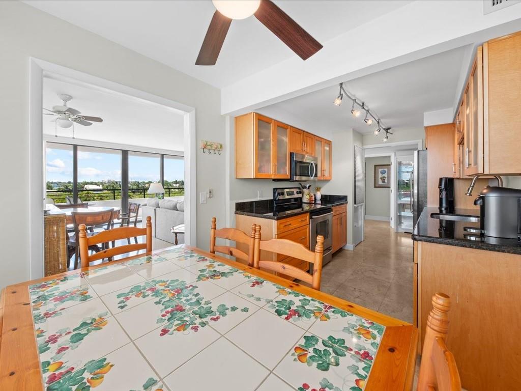 MAYFAIR HOUSE CONDO - Residential