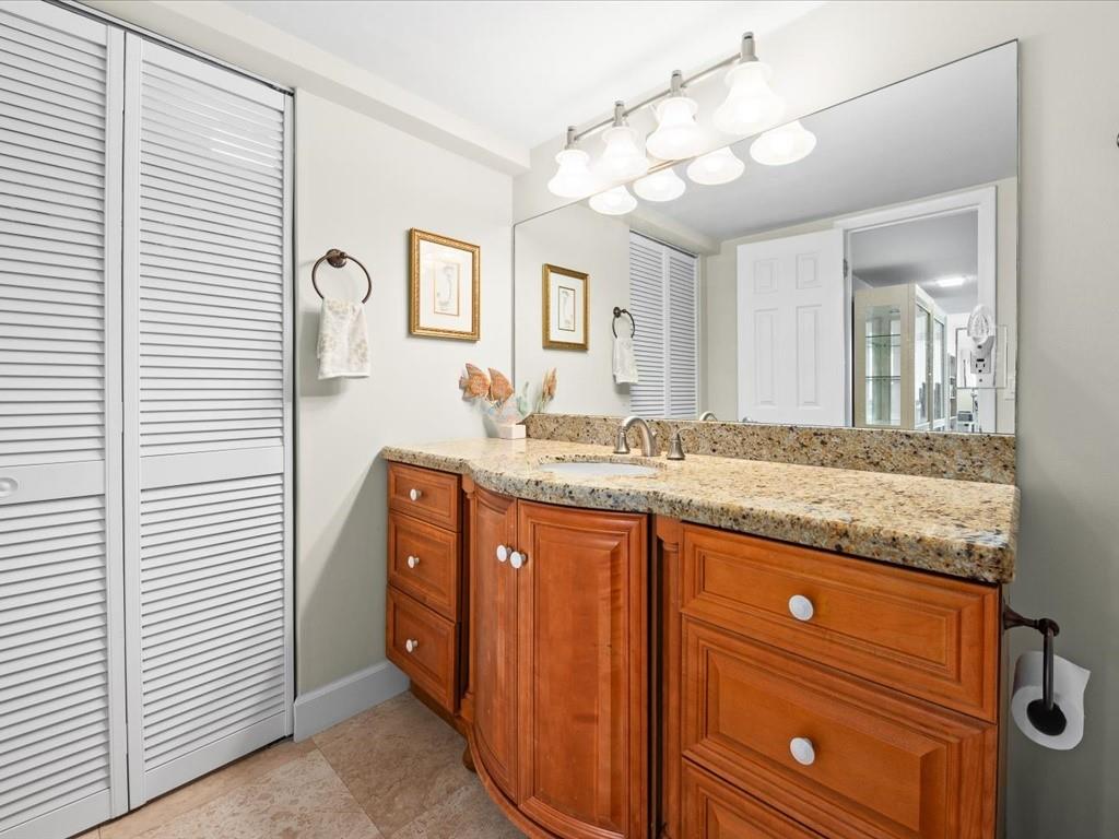 MAYFAIR HOUSE CONDO - Residential