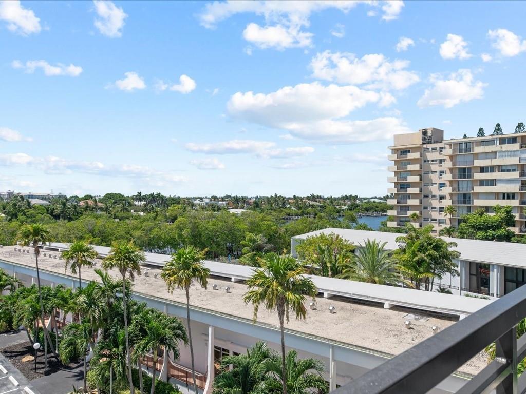 MAYFAIR HOUSE CONDO - Residential