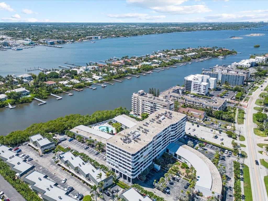 MAYFAIR HOUSE CONDO - Residential