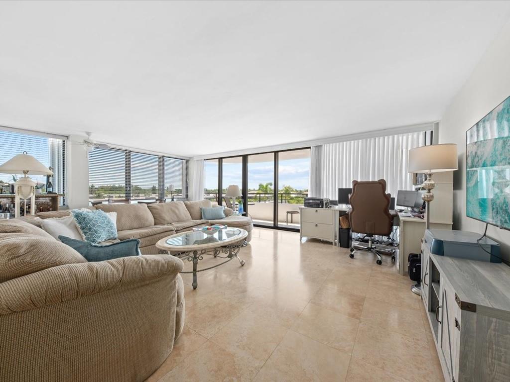 MAYFAIR HOUSE CONDO - Residential