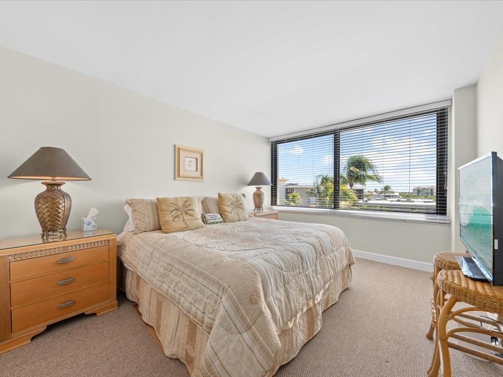 MAYFAIR HOUSE CONDO - Residential