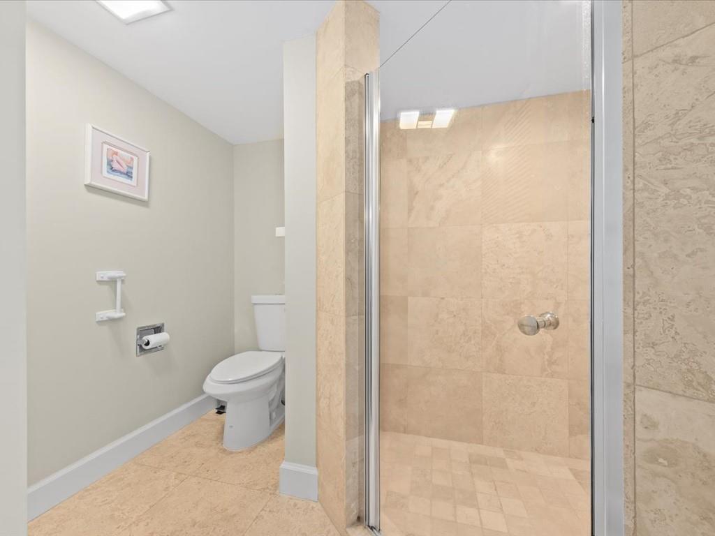 MAYFAIR HOUSE CONDO - Residential