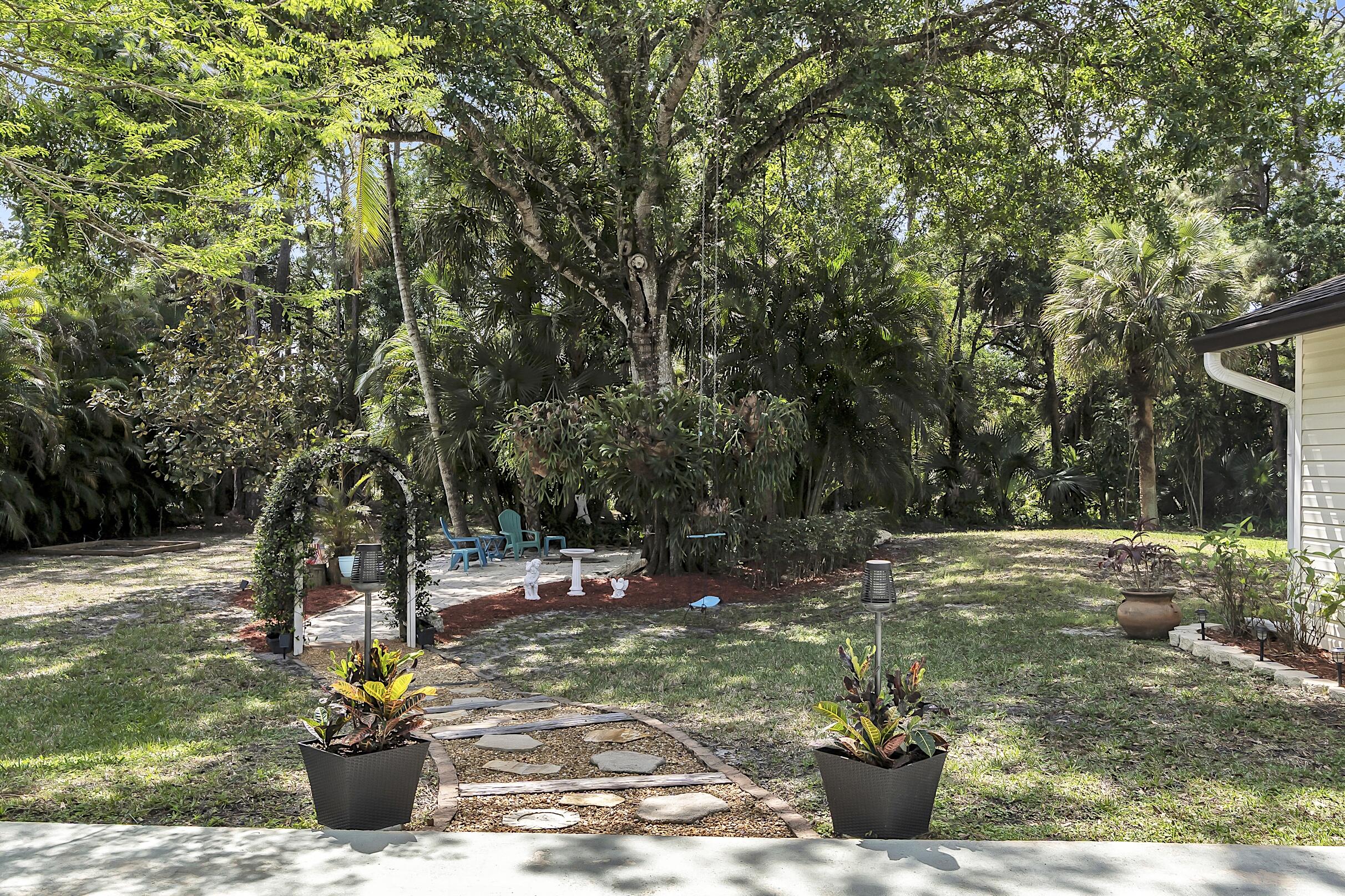 PALM BEACH FARMS CO 3 - Residential