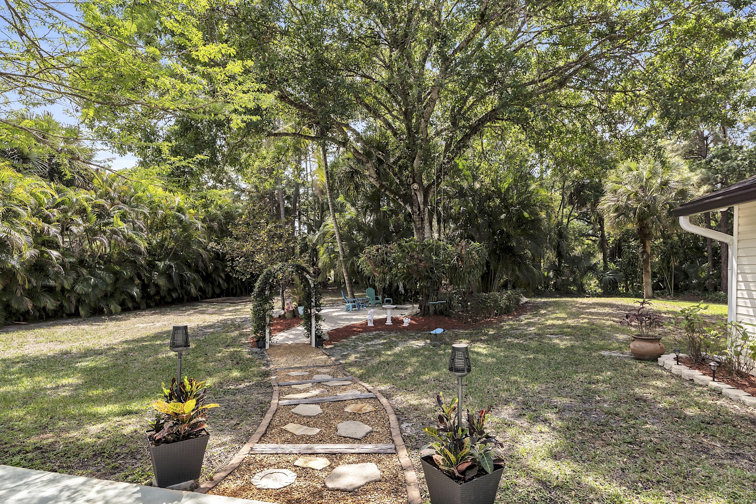 PALM BEACH FARMS CO 3 - Residential