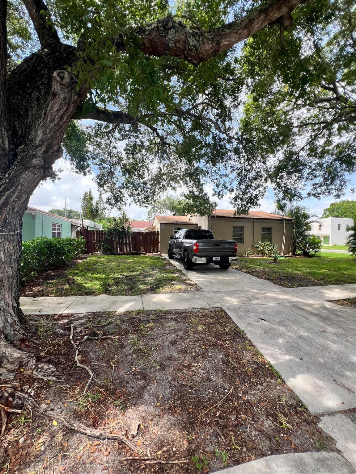 702 Fernwood Drive