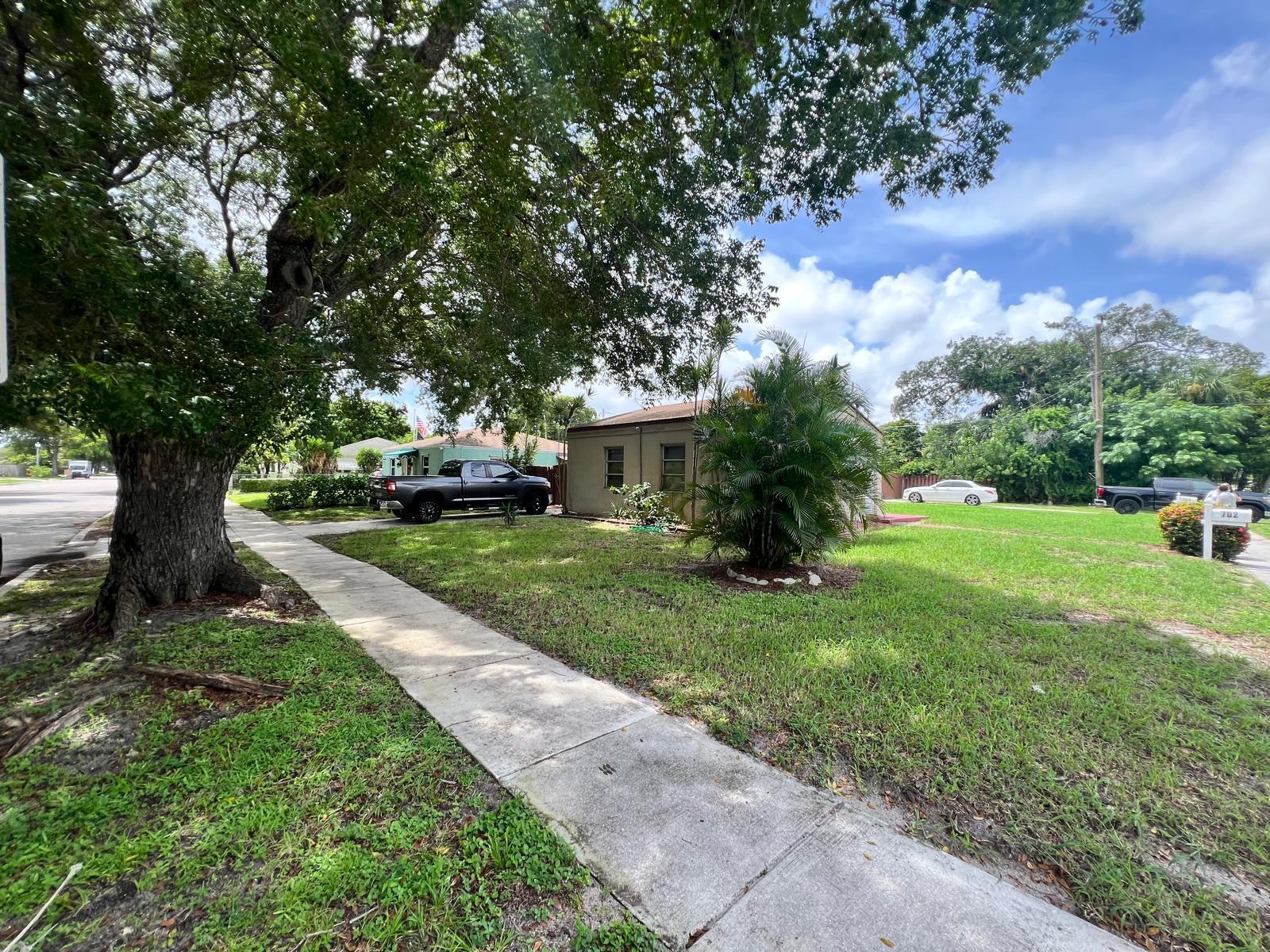 702 Fernwood Drive