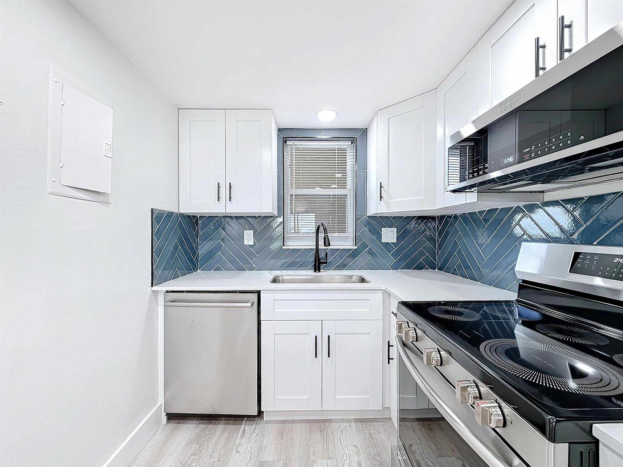 ROLLING HILLS GOLF AND TE - Residential Lease