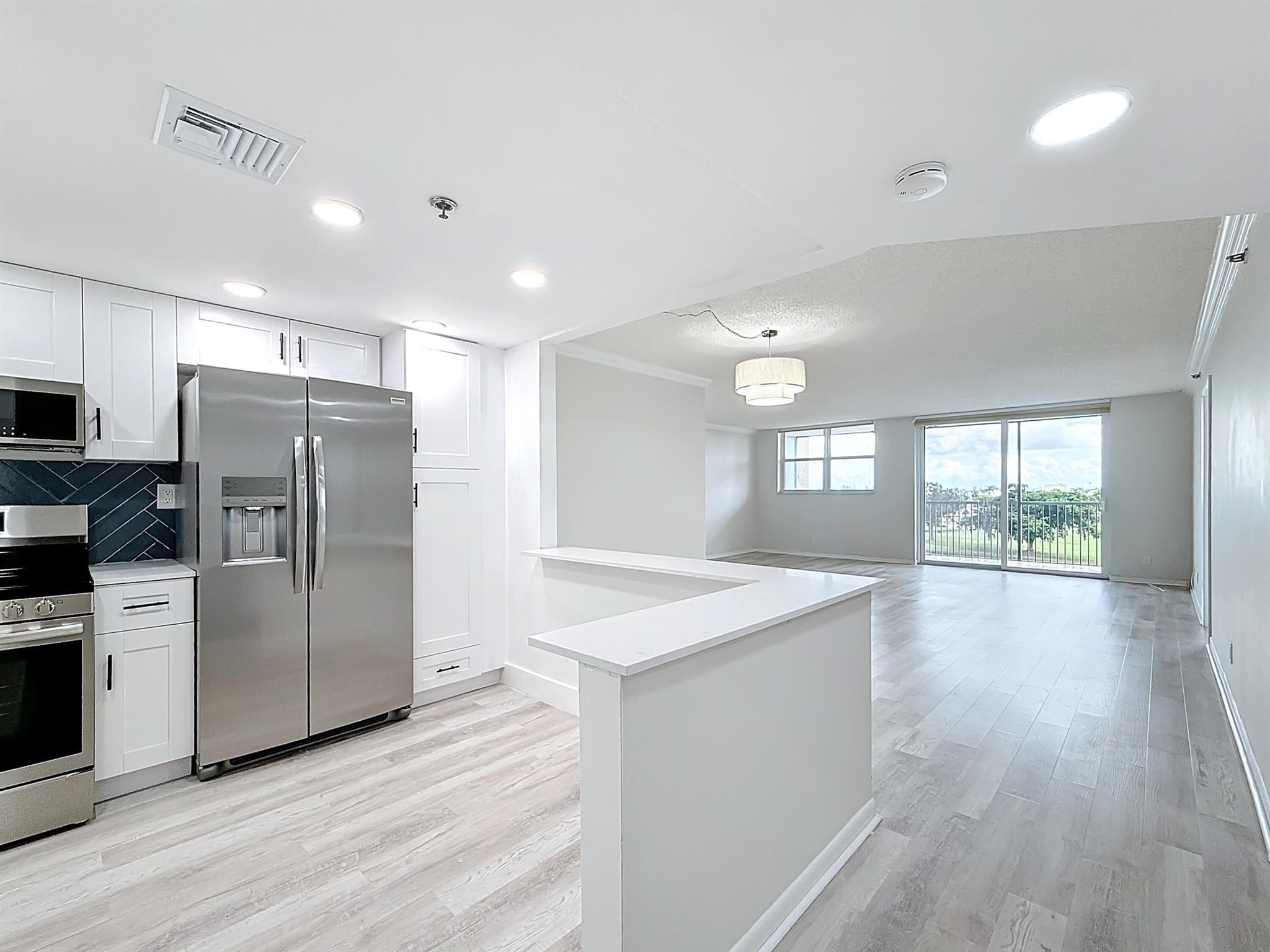 Beautiful condo with 2 bedrooms & 2 bathrooms, Title throughout. In the heart of Davie. Laundry in each floor. Community pool. Close to Nova Southeast University, Broward College, FAU, Restaurants, shopping plazas, great public schools. Must see!