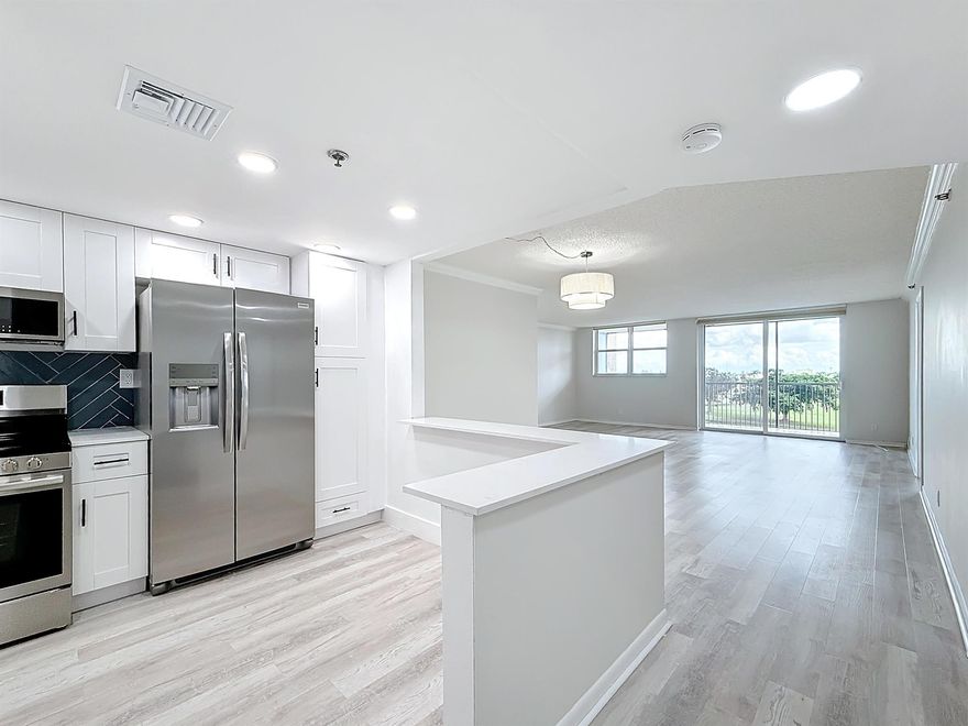 Beautiful condo with 2 bedrooms & 2 bathrooms, Title throughout. In the heart of Davie. Laundry in each floor. Community pool. Close to Nova Southeast University, Broward College, FAU, Restaurants, shopping plazas, great public schools. Must see!
