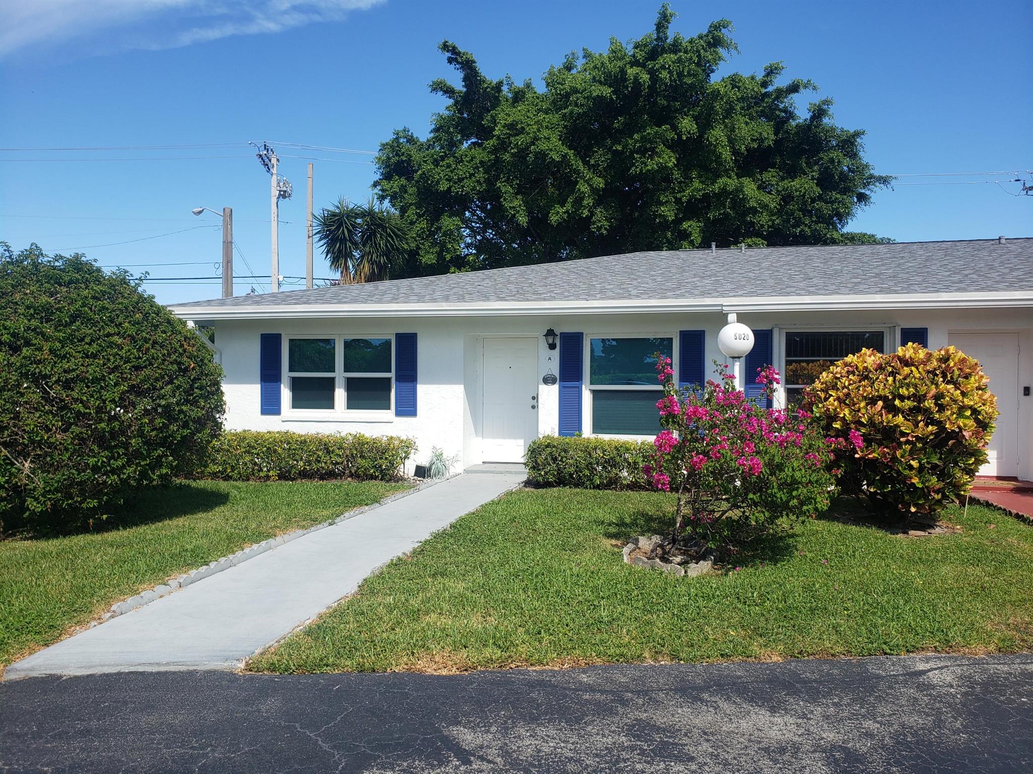 Very Private End Unit Villa in Bridgeview Delray's active 55+ Community. This Single Story Villa features | impact windows | updated Kitchen with Quartz Countertops | Tile Flooring in the living areas | Enclosed Florida Room with Acrylic Windows and Rollup Shutters| Washer & Dryer | Private Garden View | Private Patio Area Bring your BBQ Grill | Priced for quick sale. Bridgeview is only minutes away from Delray's vibrant downtown area and Beaches. Florida living at its best!