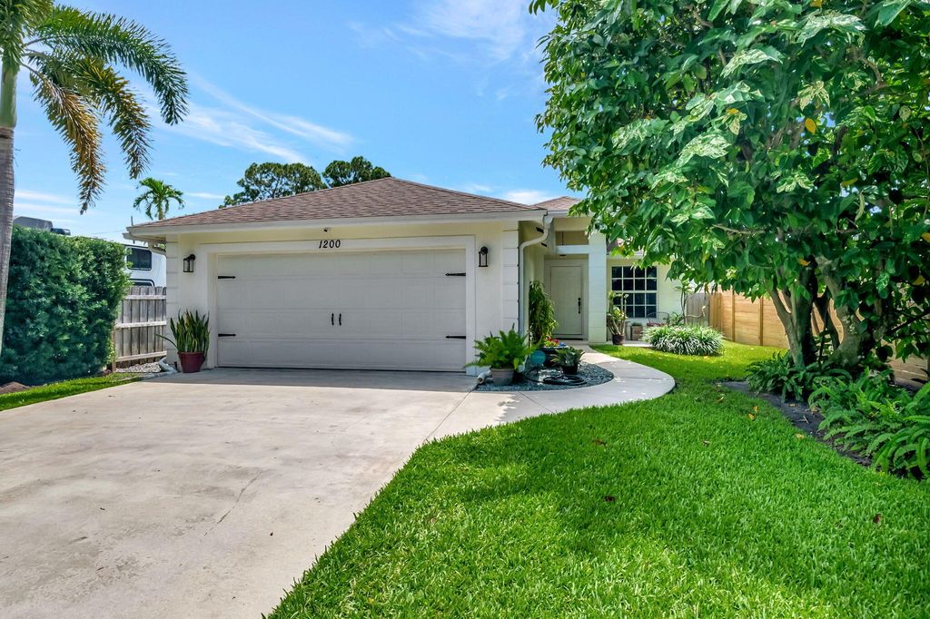 Photo of 1200 NW 7th Court, Boynton Beach, FL 33426 (MLS # R10989741)