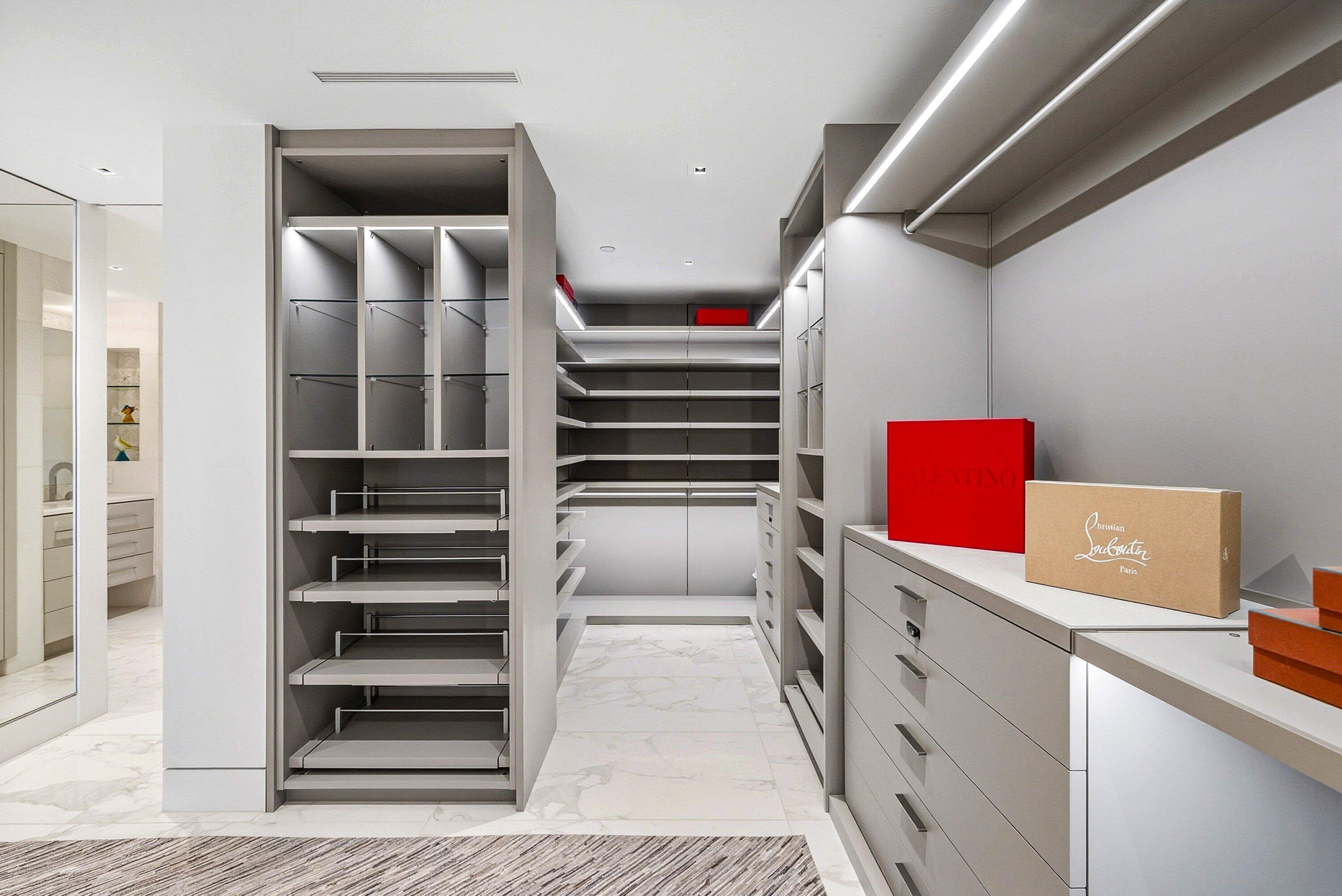 TWENTY ONE HUNDRED CONDO - Residential