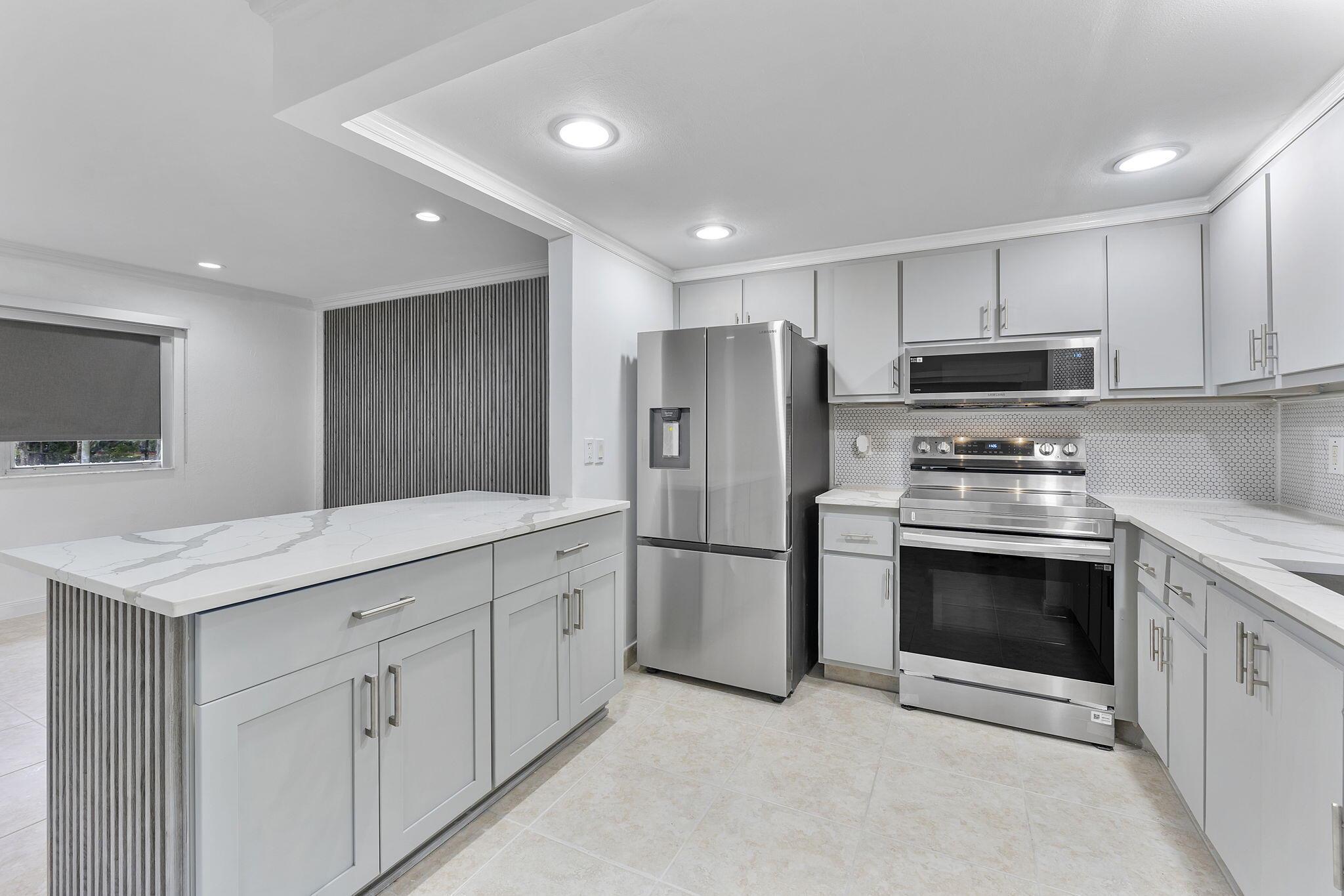 KINGS POINT BRITTANY COND - Residential