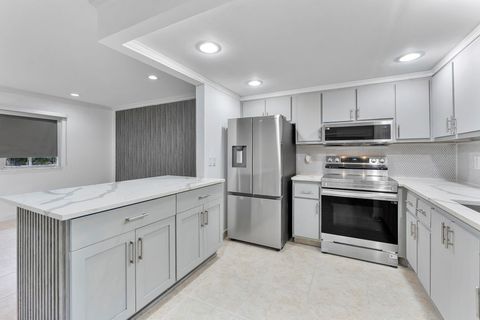 527 Brittany K Delray Beach FL 33446