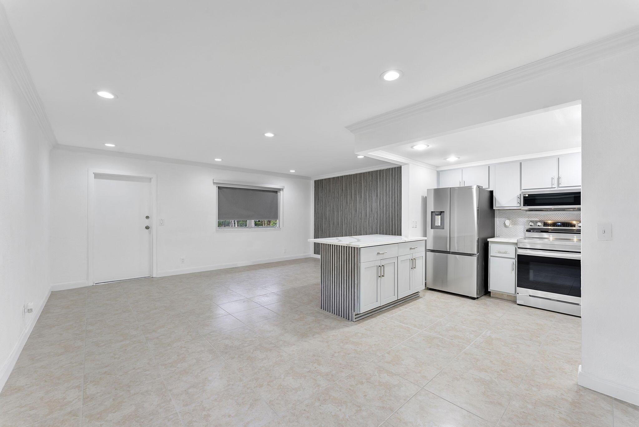 KINGS POINT BRITTANY COND - Residential