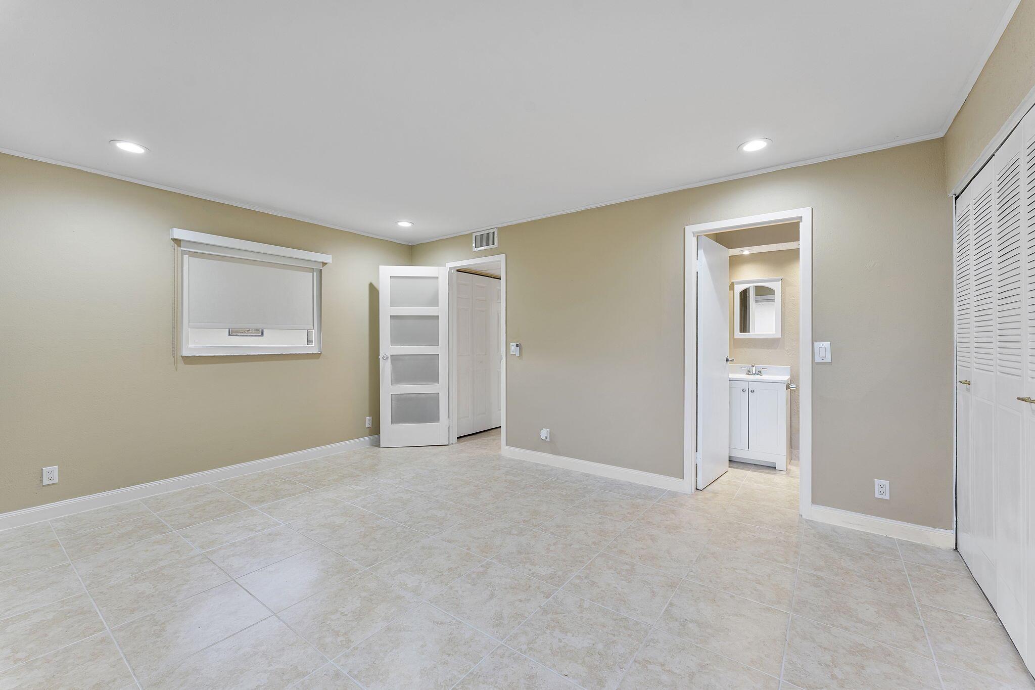 KINGS POINT BRITTANY COND - Residential