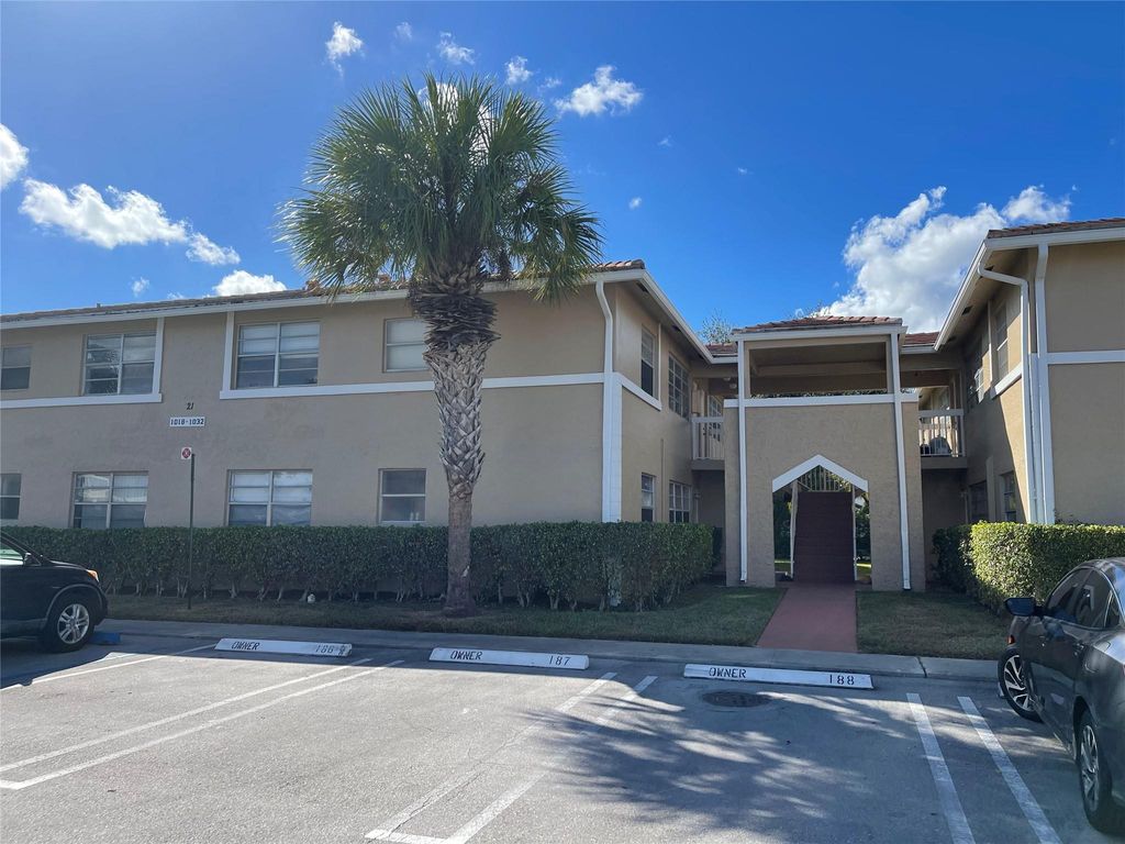 Photo of 1032 Twin Lakes Dr #21-G, Coral Springs, FL 33071 (MLS # F10409364)