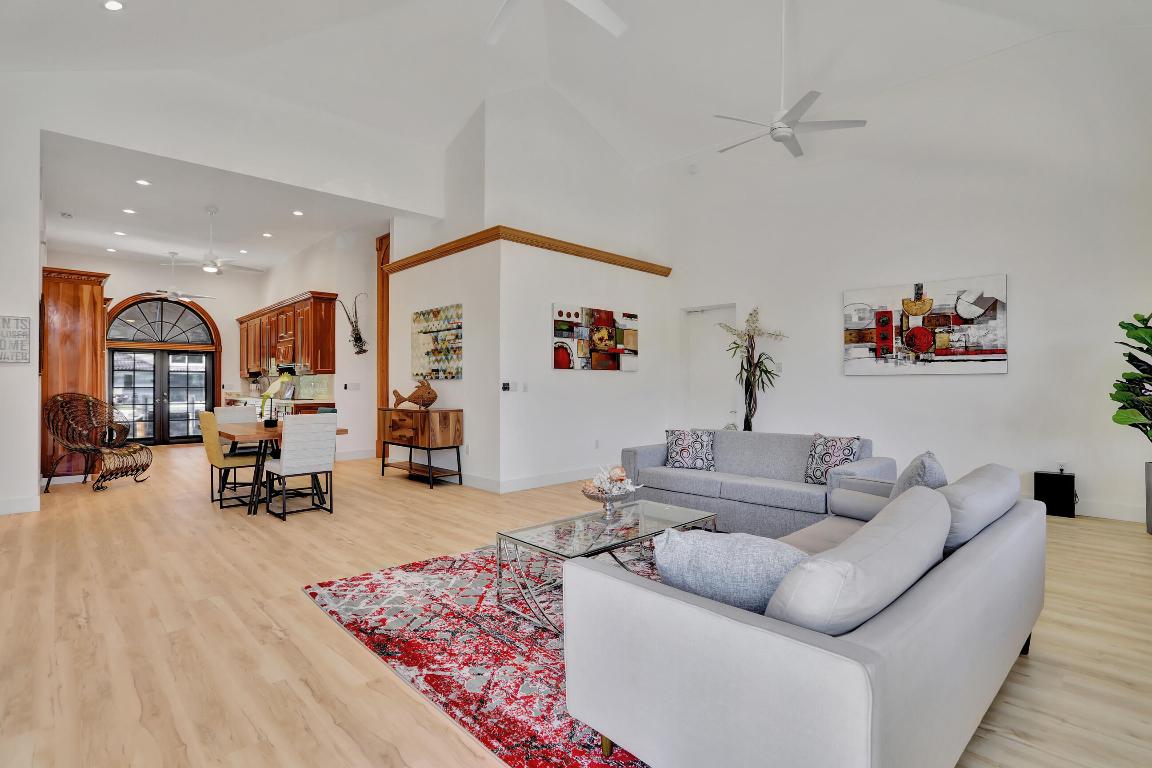 VENETIAN ISLES 2ND SEC - Residential