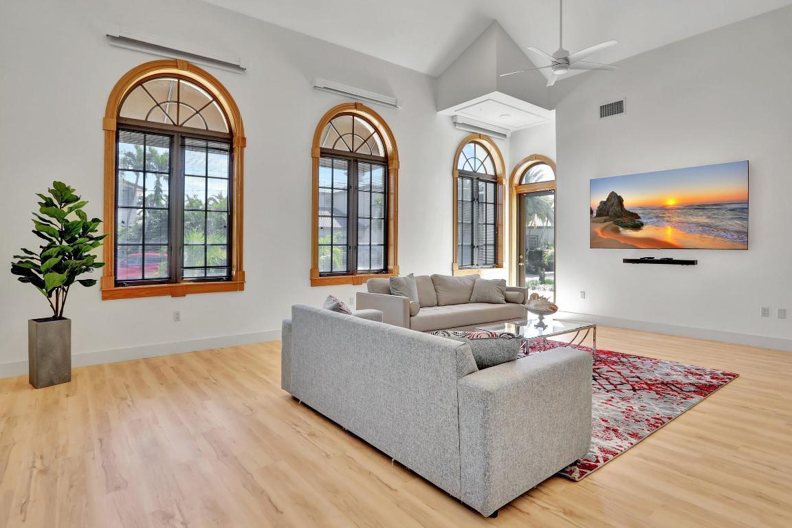 VENETIAN ISLES 2ND SEC - Residential