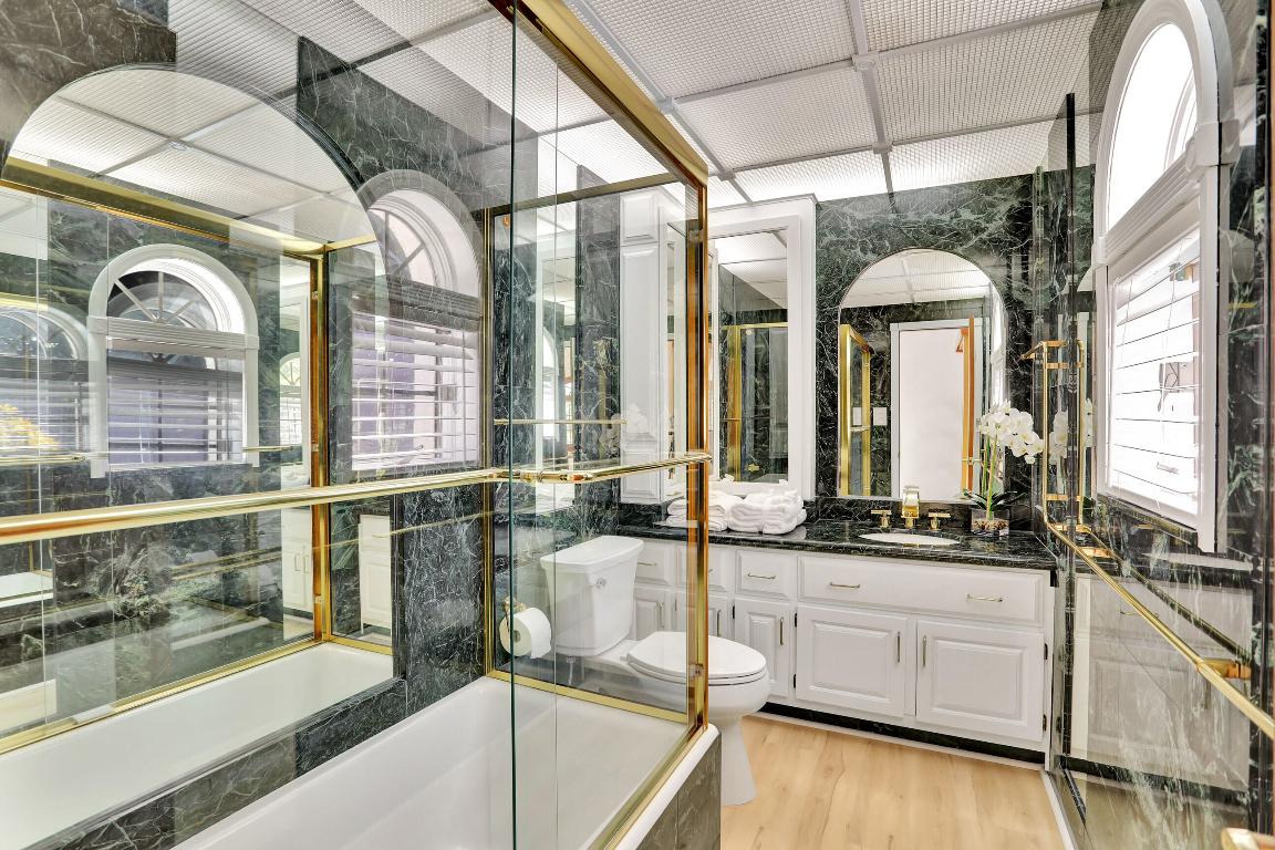 VENETIAN ISLES 2ND SEC - Residential