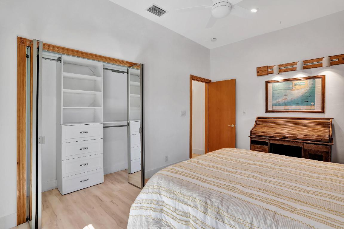 VENETIAN ISLES 2ND SEC - Residential