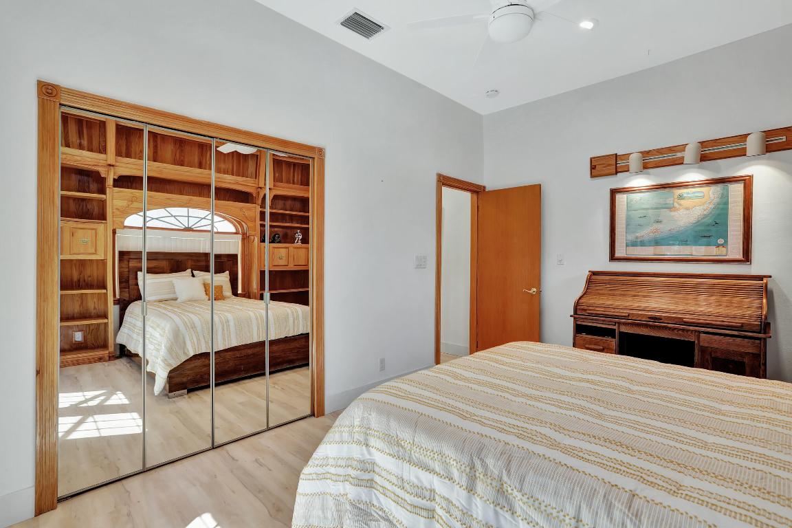 VENETIAN ISLES 2ND SEC - Residential