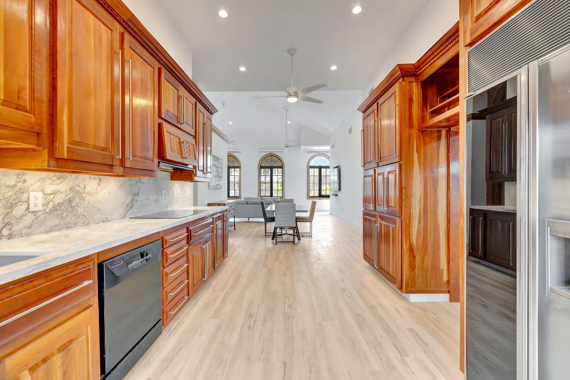 VENETIAN ISLES 2ND SEC - Residential